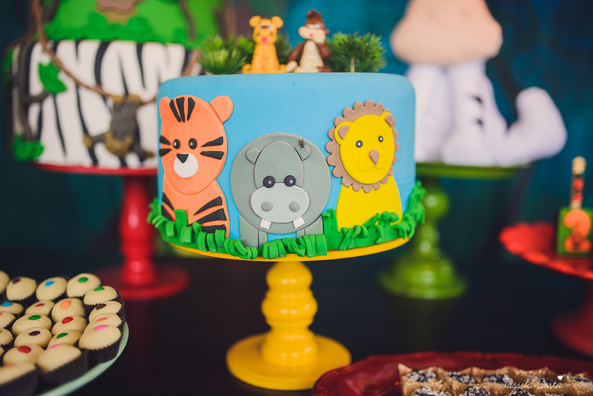 festa de menino, no tema safari, decoração infantil com luzes, miguel 2 anos, filho da cerimonialista daieny fasolo, 2 anos, festa safari, tássila costa