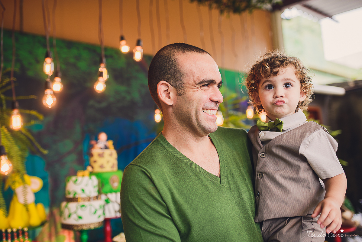 festa de menino, no tema safari, decoração infantil com luzes, miguel 2 anos, filho da cerimonialista daieny fasolo, 2 anos, festa safari, tássila costa