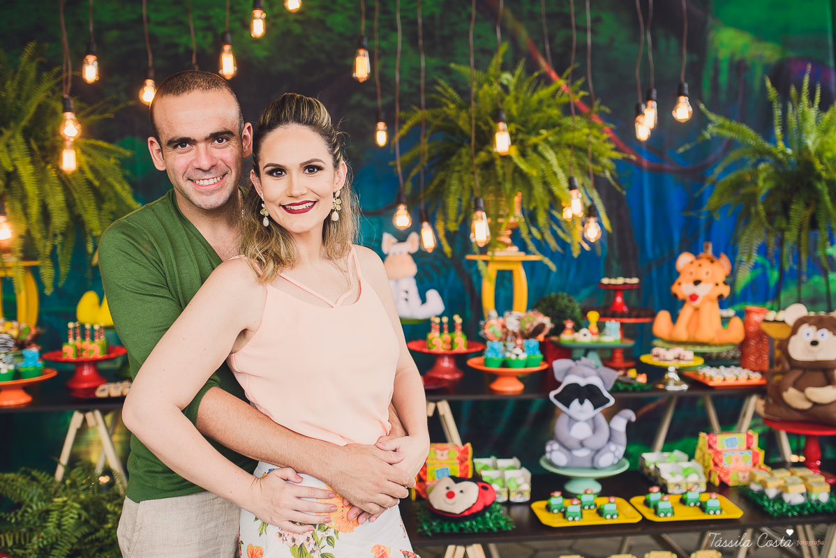 festa de menino, no tema safari, decoração infantil com luzes, miguel 2 anos, filho da cerimonialista daieny fasolo, 2 anos, festa safari, tássila costa