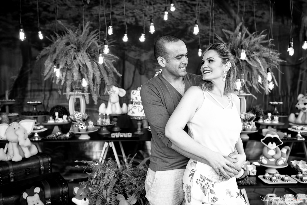 festa de menino, no tema safari, decoração infantil com luzes, miguel 2 anos, filho da cerimonialista daieny fasolo, 2 anos, festa safari, tássila costa