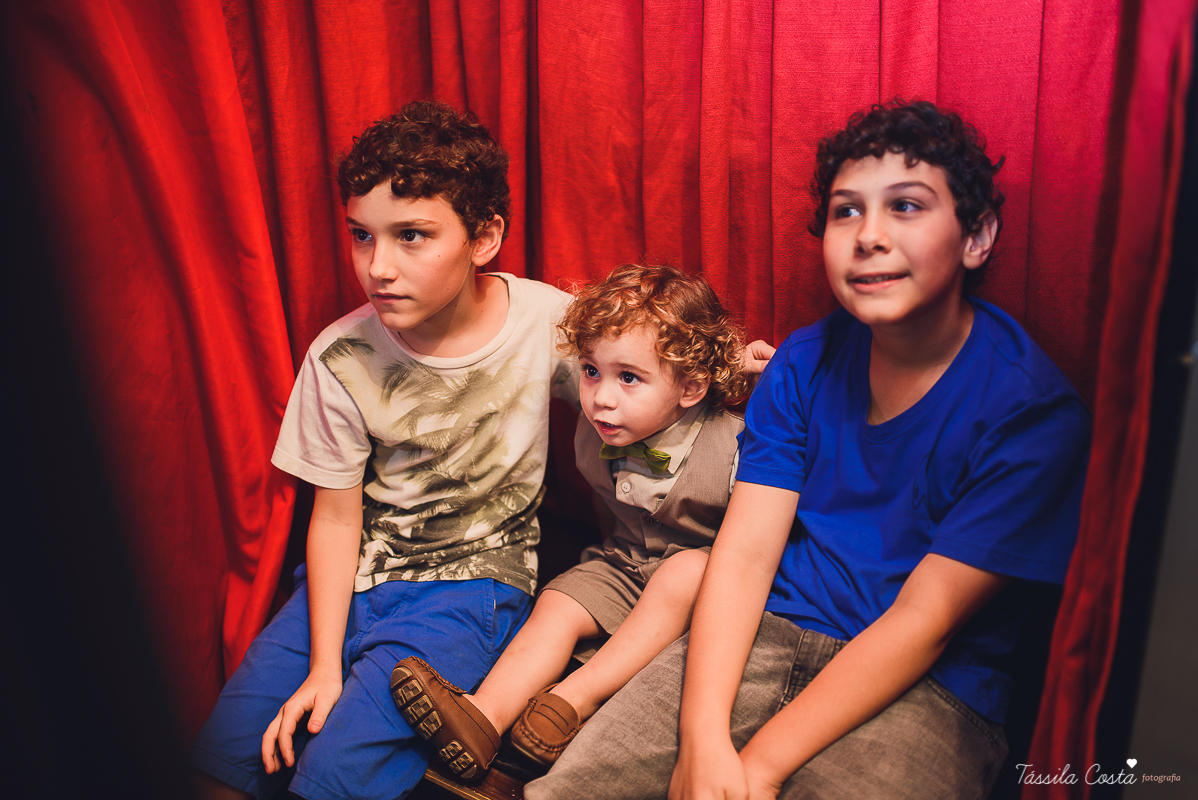 festa de menino, no tema safari, decoração infantil com luzes, miguel 2 anos, filho da cerimonialista daieny fasolo, 2 anos, festa safari, tássila costa