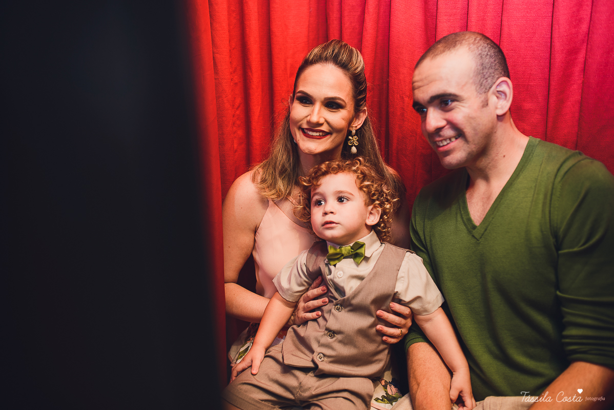 festa de menino, no tema safari, decoração infantil com luzes, miguel 2 anos, filho da cerimonialista daieny fasolo, 2 anos, festa safari, tássila costa
