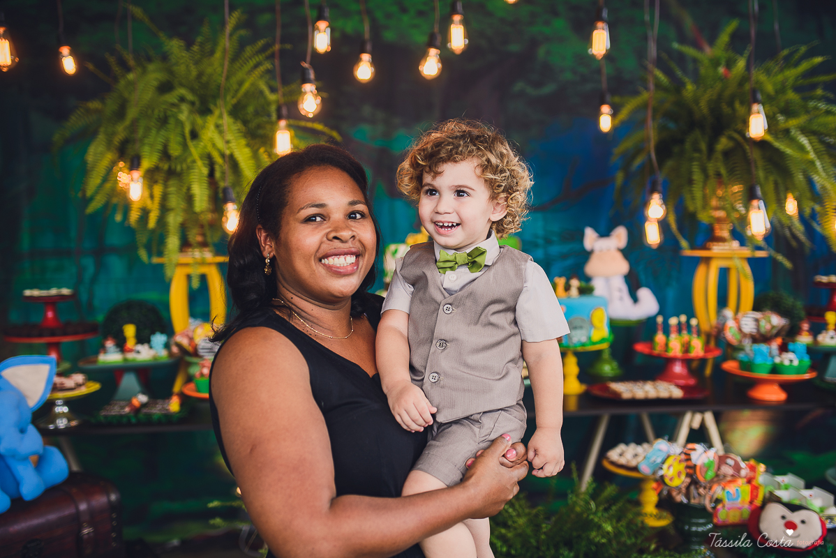 festa de menino, no tema safari, decoração infantil com luzes, miguel 2 anos, filho da cerimonialista daieny fasolo, 2 anos, festa safari, tássila costa
