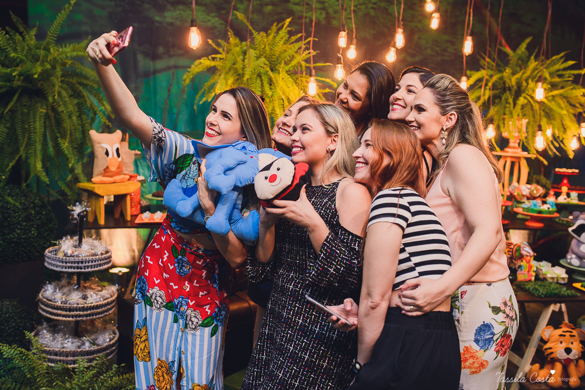 festa de menino, no tema safari, decoração infantil com luzes, miguel 2 anos, filho da cerimonialista daieny fasolo, 2 anos, festa safari, tássila costa