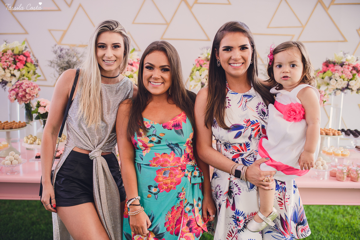 FESTA DA LÍVIA TORRES, NO MORRO DO MORENO, FAMILIA TORRES, FORTLEV, DECORAÇÃO BY CAMILA SARMENTO, BOLO MICHELLIX, TÁSSILA COSTA FOTOGRAFIA