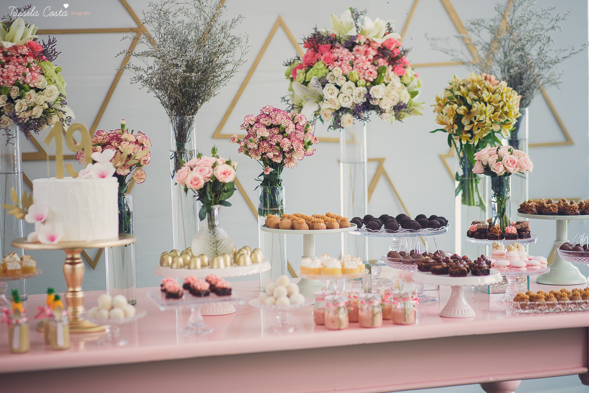 FESTA DA LÍVIA TORRES, NO MORRO DO MORENO, FAMILIA TORRES, FORTLEV, DECORAÇÃO BY CAMILA SARMENTO, BOLO MICHELLIX, TÁSSILA COSTA FOTOGRAFIA