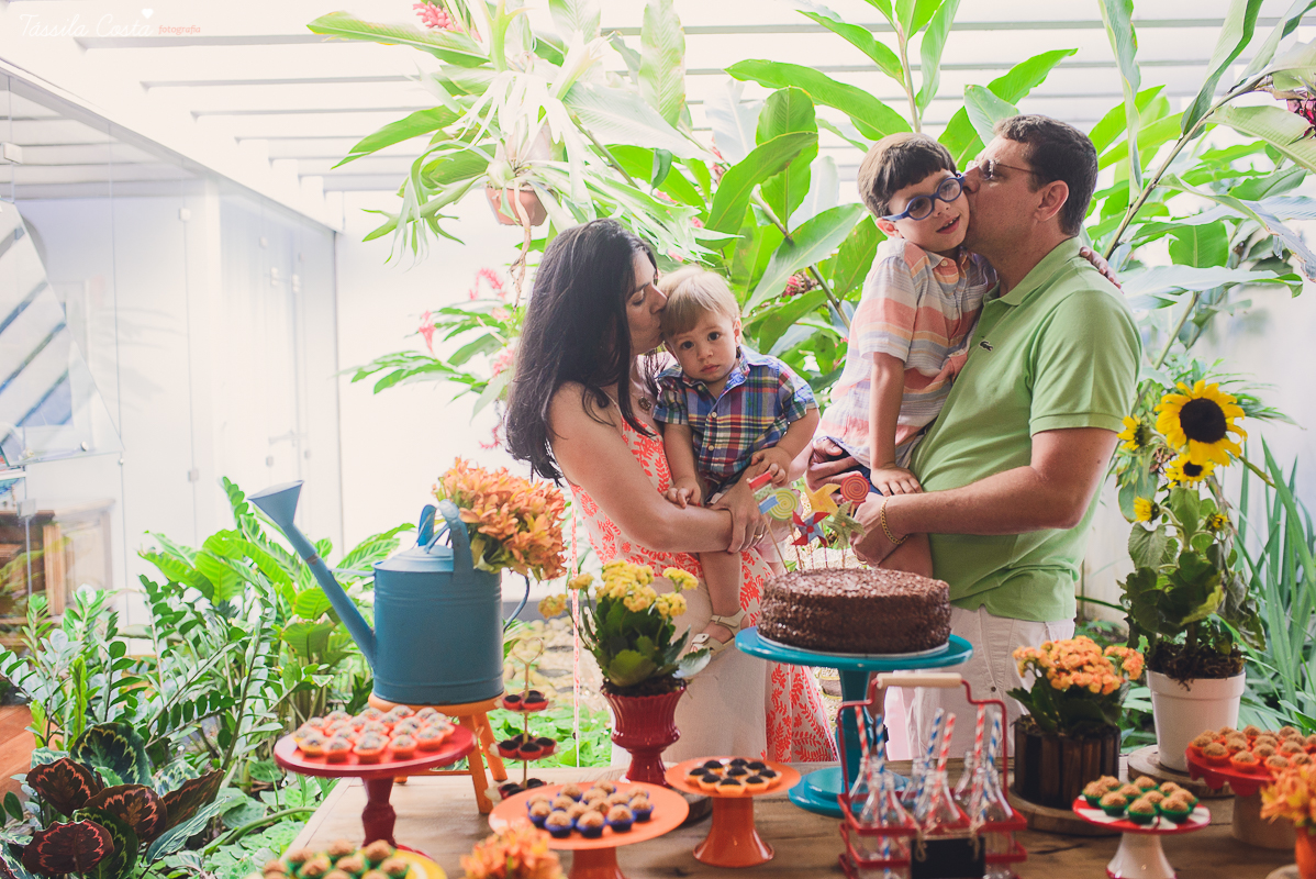 festa infantil na casa da vó, no bairro Ilha do Frade, família Tommasi, Loratórios Tommasi, Vitória ES, decoração Ipê Amarelo Festas, Filmagem Mano Birck