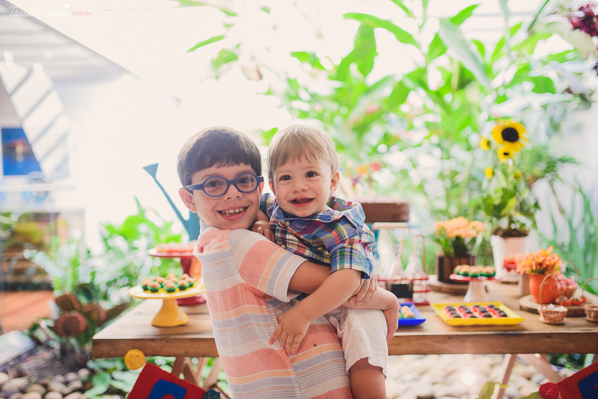 festa infantil na casa da vó, no bairro Ilha do Frade, família Tommasi, Loratórios Tommasi, Vitória ES, decoração Ipê Amarelo Festas, Filmagem Mano Birck