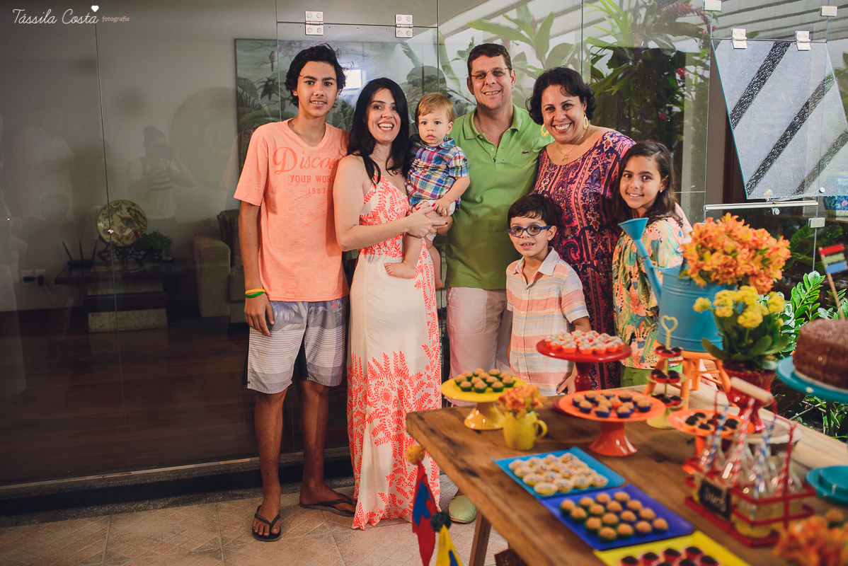 festa infantil na casa da vó, no bairro Ilha do Frade, família Tommasi, Loratórios Tommasi, Vitória ES, decoração Ipê Amarelo Festas, Filmagem Mano Birck