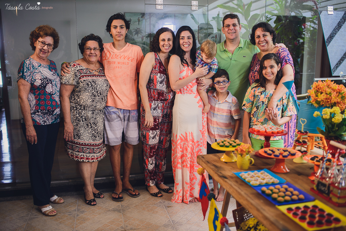 festa infantil na casa da vó, no bairro Ilha do Frade, família Tommasi, Loratórios Tommasi, Vitória ES, decoração Ipê Amarelo Festas, Filmagem Mano Birck