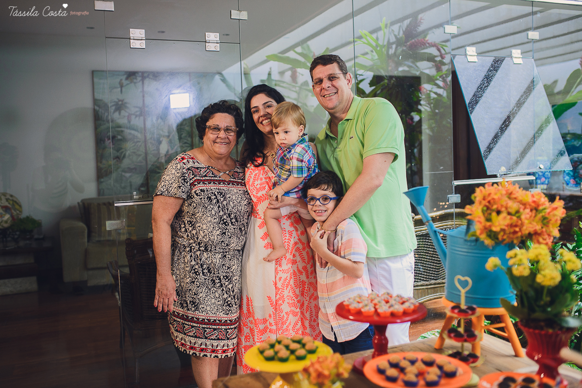 festa infantil na casa da vó, no bairro Ilha do Frade, família Tommasi, Loratórios Tommasi, Vitória ES, decoração Ipê Amarelo Festas, Filmagem Mano Birck