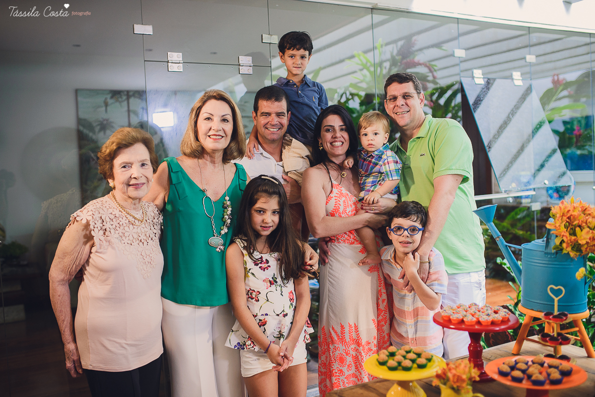 festa infantil na casa da vó, no bairro Ilha do Frade, família Tommasi, Loratórios Tommasi, Vitória ES, decoração Ipê Amarelo Festas, Filmagem Mano Birck