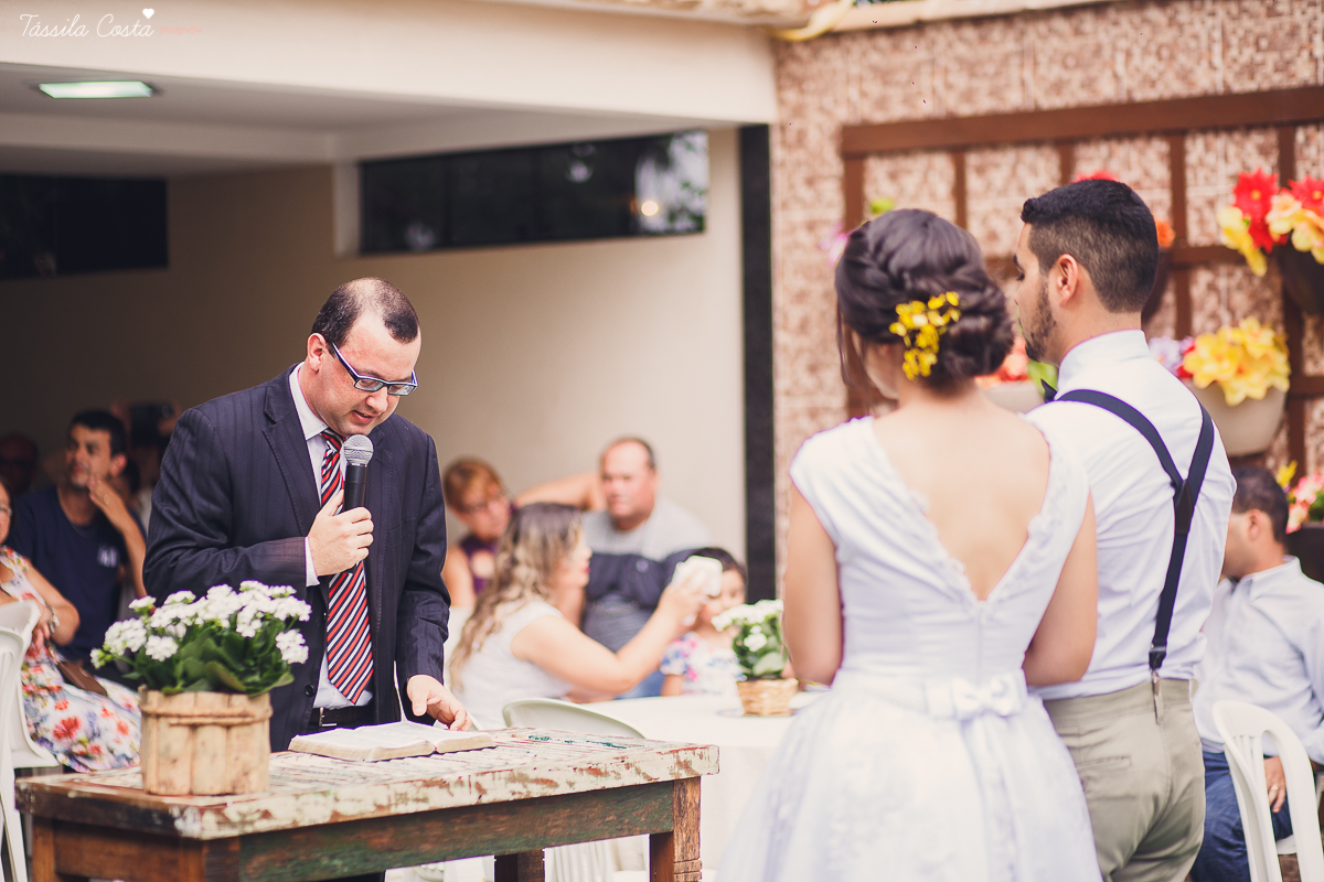 casamento em cobilândia, no cerimonial Aconchego, festa de dia, casamento de dia, decoração linda do casamento, noiva de vestido curto, maquiagem e cabelo da noiva Larrissa Rodrigues