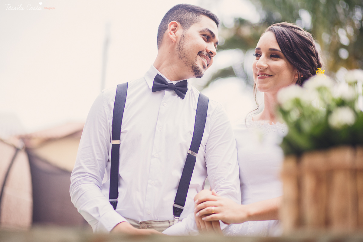 casamento em cobilândia, no cerimonial Aconchego, festa de dia, casamento de dia, decoração linda do casamento, noiva de vestido curto, maquiagem e cabelo da noiva Larrissa Rodrigues