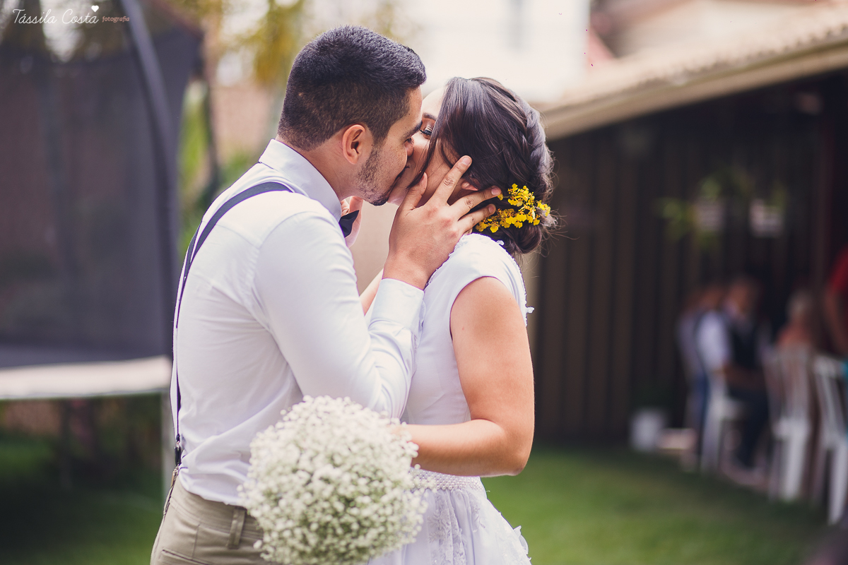casamento em cobilândia, no cerimonial Aconchego, festa de dia, casamento de dia, decoração linda do casamento, noiva de vestido curto, maquiagem e cabelo da noiva Larrissa Rodrigues
