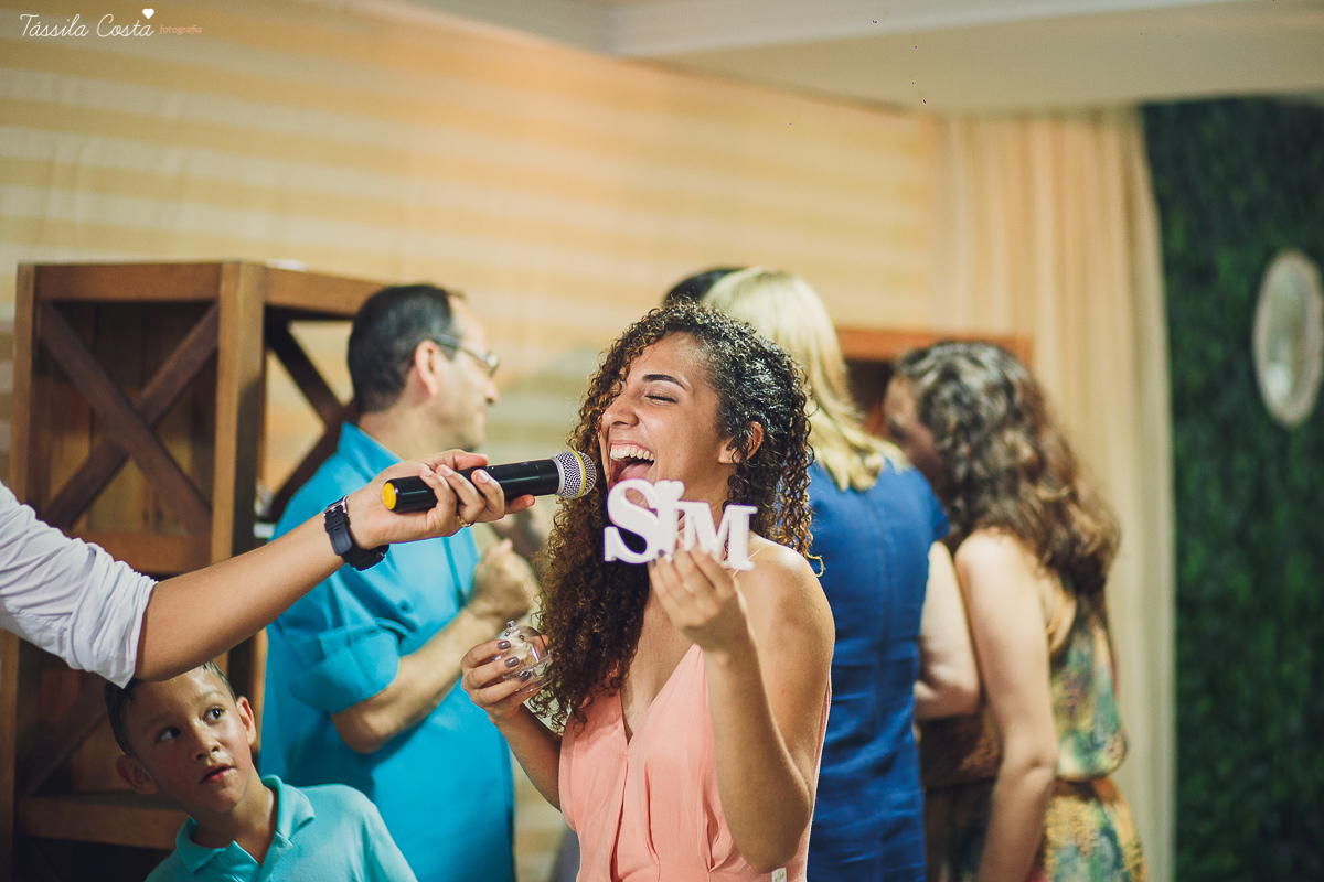 casamento em cobilândia, no cerimonial Aconchego, festa de dia, casamento de dia, decoração linda do casamento, noiva de vestido curto, maquiagem e cabelo da noiva Larrissa Rodrigues