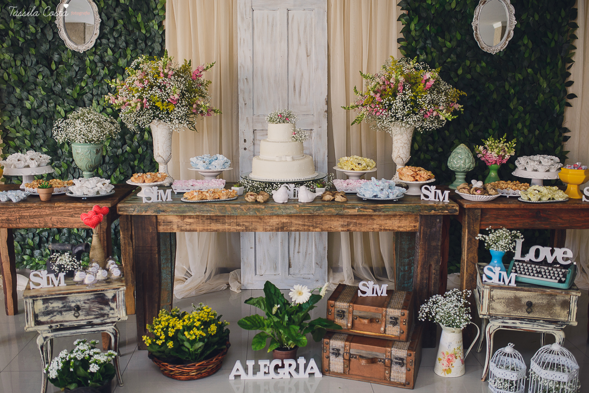 casamento em cobilândia, no cerimonial Aconchego, festa de dia, casamento de dia, decoração linda do casamento, noiva de vestido curto, maquiagem e cabelo da noiva Larrissa Rodrigues