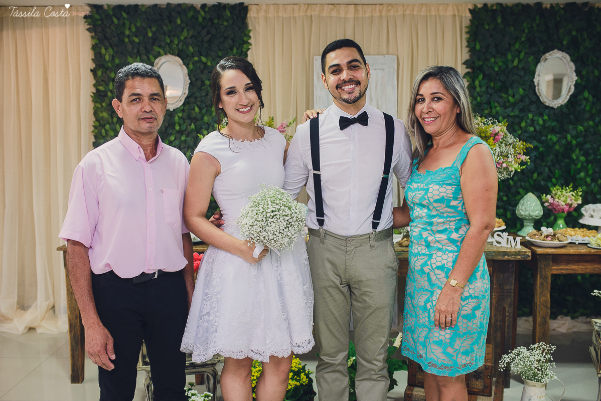 casamento em cobilândia, no cerimonial Aconchego, festa de dia, casamento de dia, decoração linda do casamento, noiva de vestido curto, maquiagem e cabelo da noiva Larrissa Rodrigues