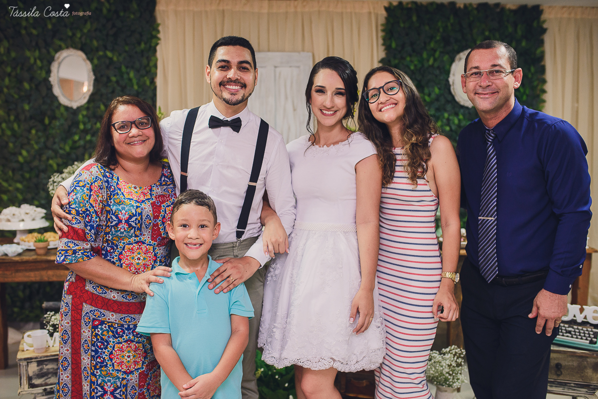 casamento em cobilândia, no cerimonial Aconchego, festa de dia, casamento de dia, decoração linda do casamento, noiva de vestido curto, maquiagem e cabelo da noiva Larrissa Rodrigues