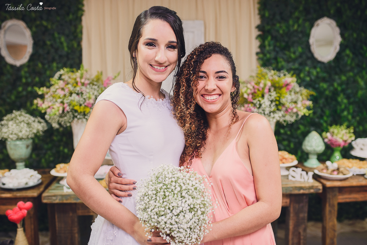 casamento em cobilândia, no cerimonial Aconchego, festa de dia, casamento de dia, decoração linda do casamento, noiva de vestido curto, maquiagem e cabelo da noiva Larrissa Rodrigues