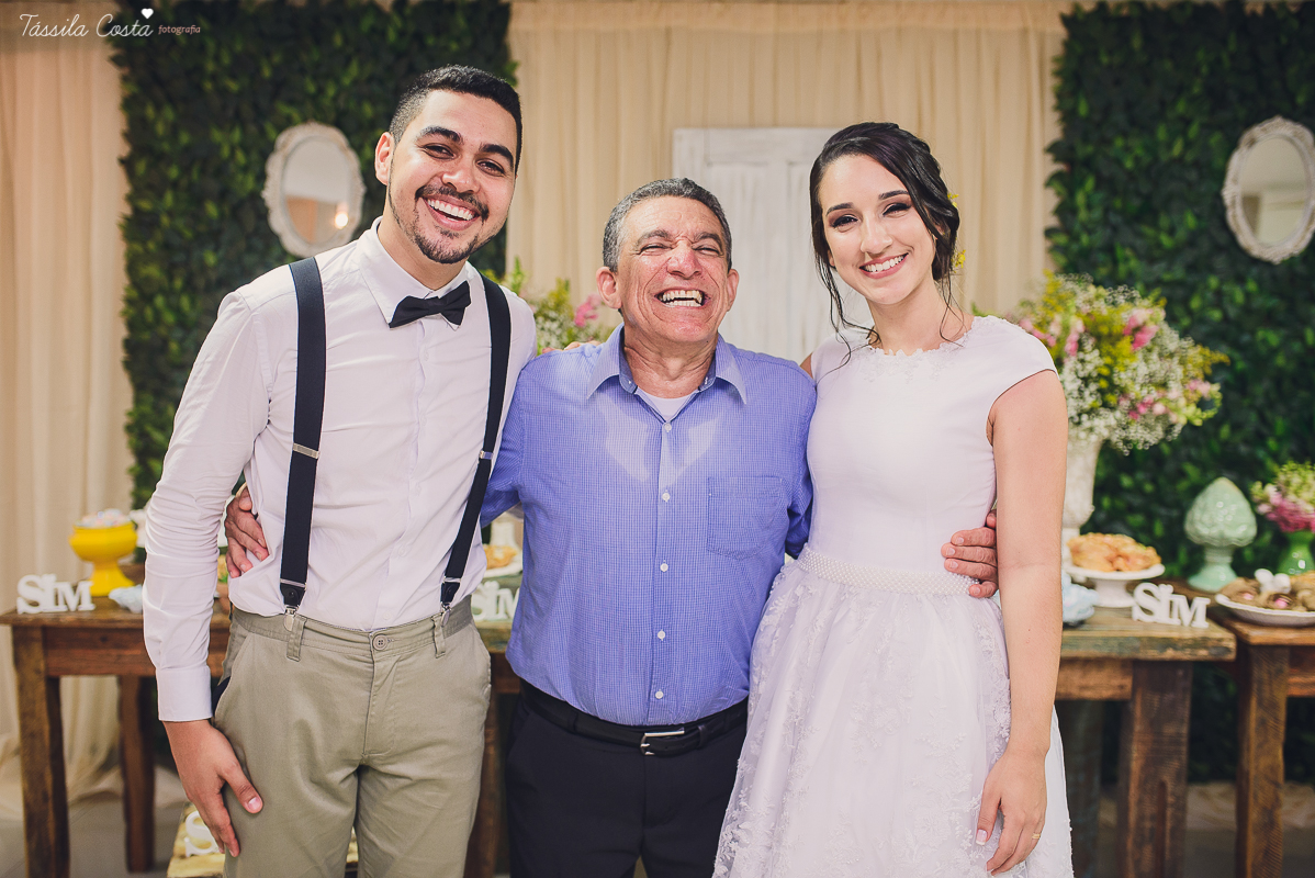 casamento em cobilândia, no cerimonial Aconchego, festa de dia, casamento de dia, decoração linda do casamento, noiva de vestido curto, maquiagem e cabelo da noiva Larrissa Rodrigues