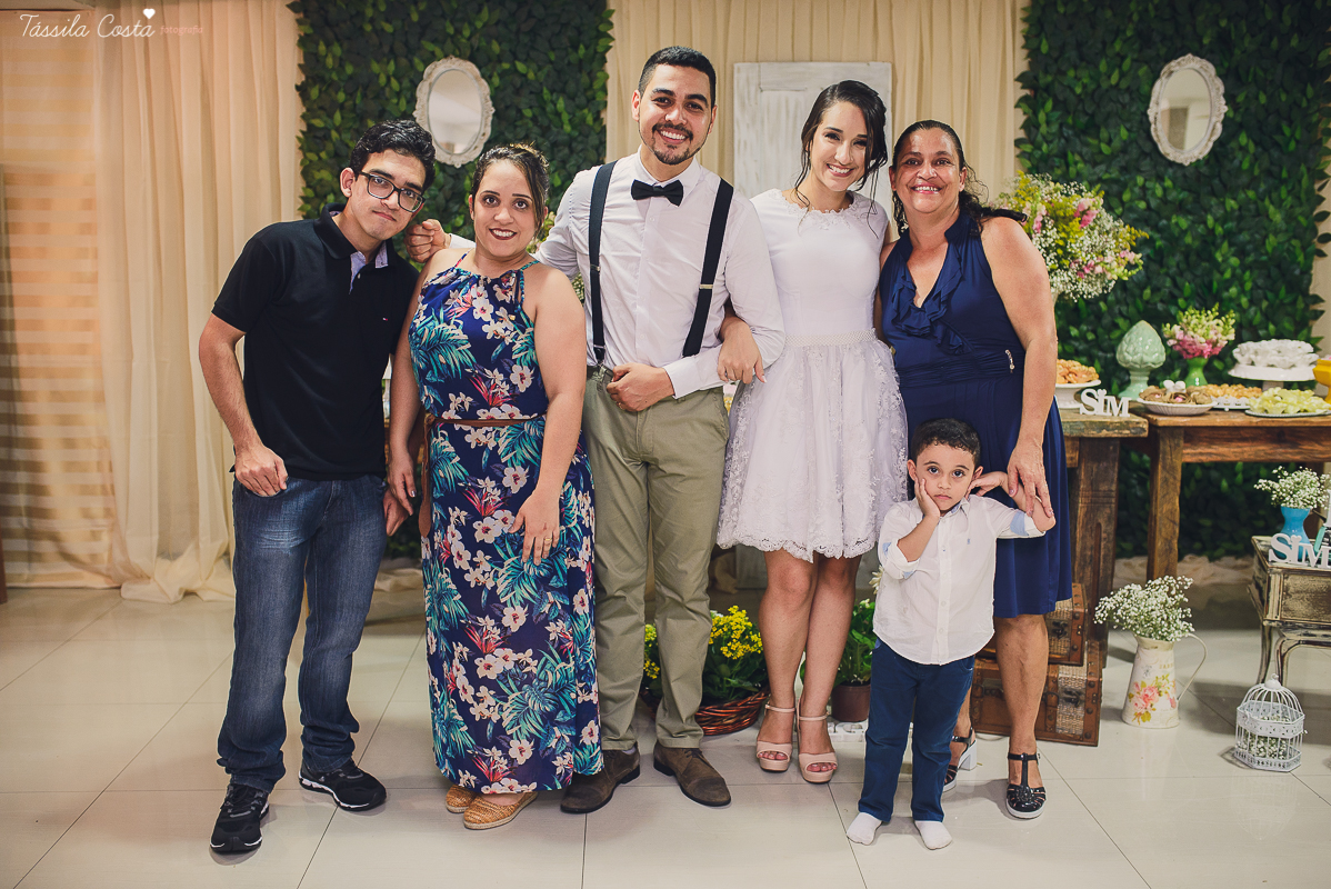 casamento em cobilândia, no cerimonial Aconchego, festa de dia, casamento de dia, decoração linda do casamento, noiva de vestido curto, maquiagem e cabelo da noiva Larrissa Rodrigues