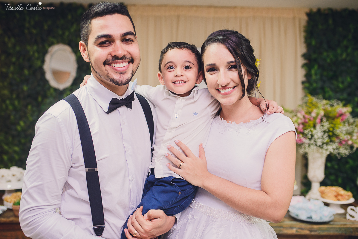casamento em cobilândia, no cerimonial Aconchego, festa de dia, casamento de dia, decoração linda do casamento, noiva de vestido curto, maquiagem e cabelo da noiva Larrissa Rodrigues