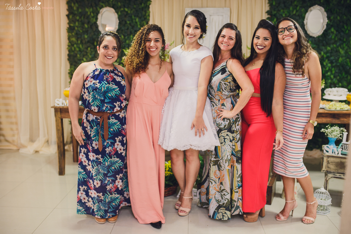 casamento em cobilândia, no cerimonial Aconchego, festa de dia, casamento de dia, decoração linda do casamento, noiva de vestido curto, maquiagem e cabelo da noiva Larrissa Rodrigues