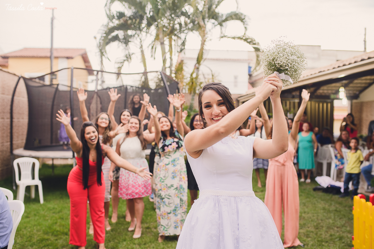 casamento em cobilândia, no cerimonial Aconchego, festa de dia, casamento de dia, decoração linda do casamento, noiva de vestido curto, maquiagem e cabelo da noiva Larrissa Rodrigues