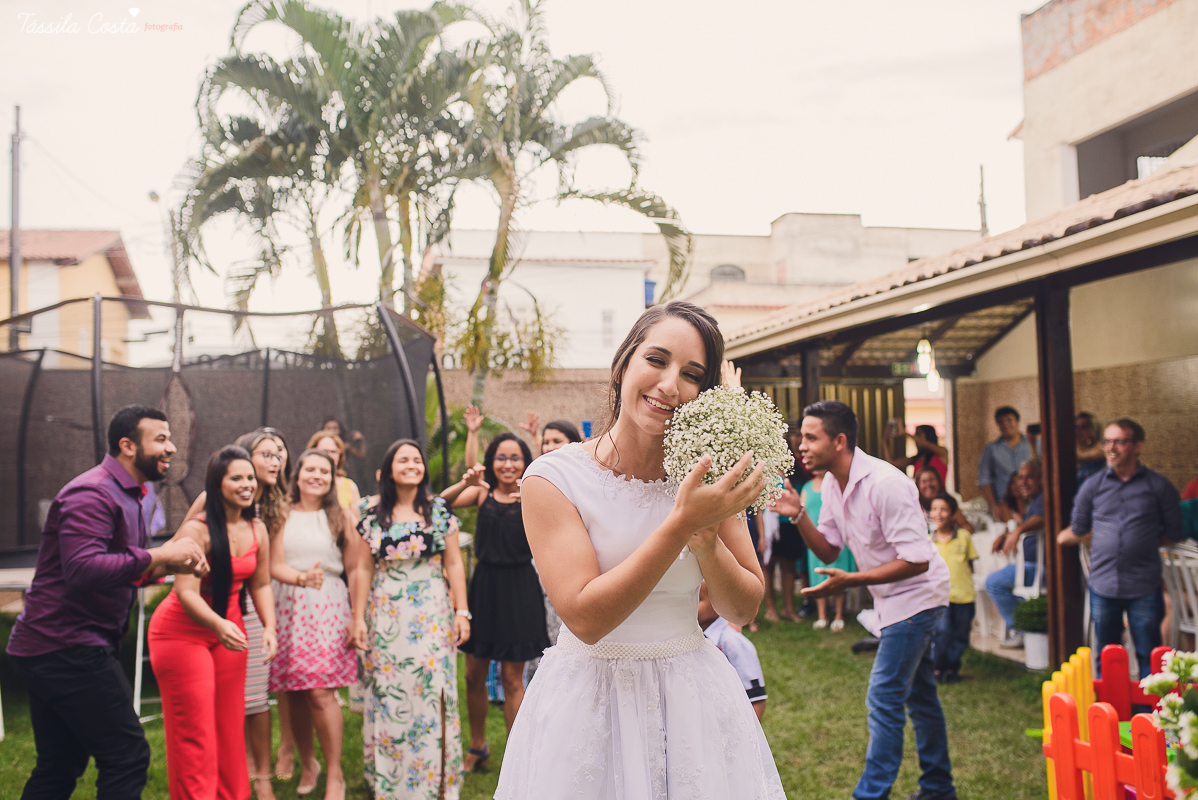 casamento em cobilândia, no cerimonial Aconchego, festa de dia, casamento de dia, decoração linda do casamento, noiva de vestido curto, maquiagem e cabelo da noiva Larrissa Rodrigues