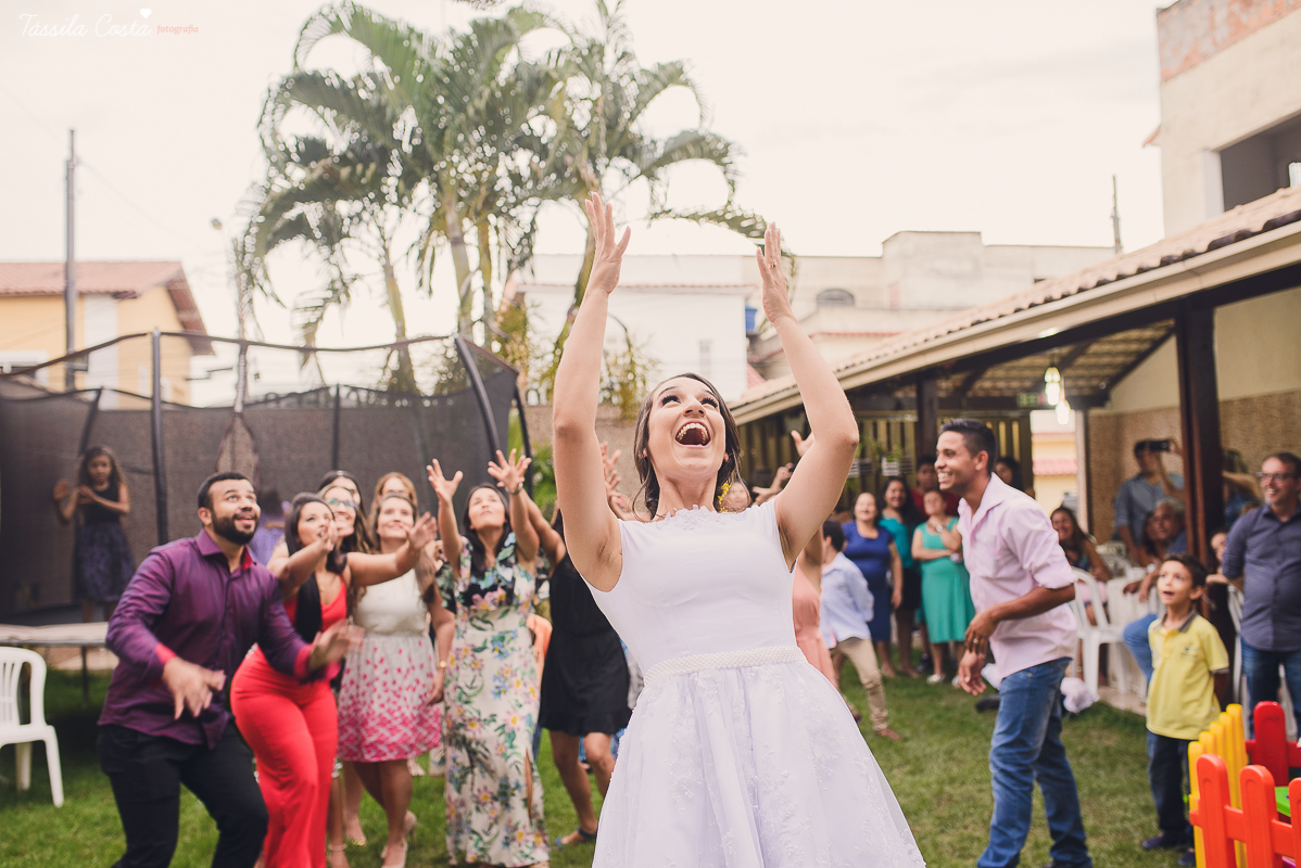 casamento em cobilândia, no cerimonial Aconchego, festa de dia, casamento de dia, decoração linda do casamento, noiva de vestido curto, maquiagem e cabelo da noiva Larrissa Rodrigues