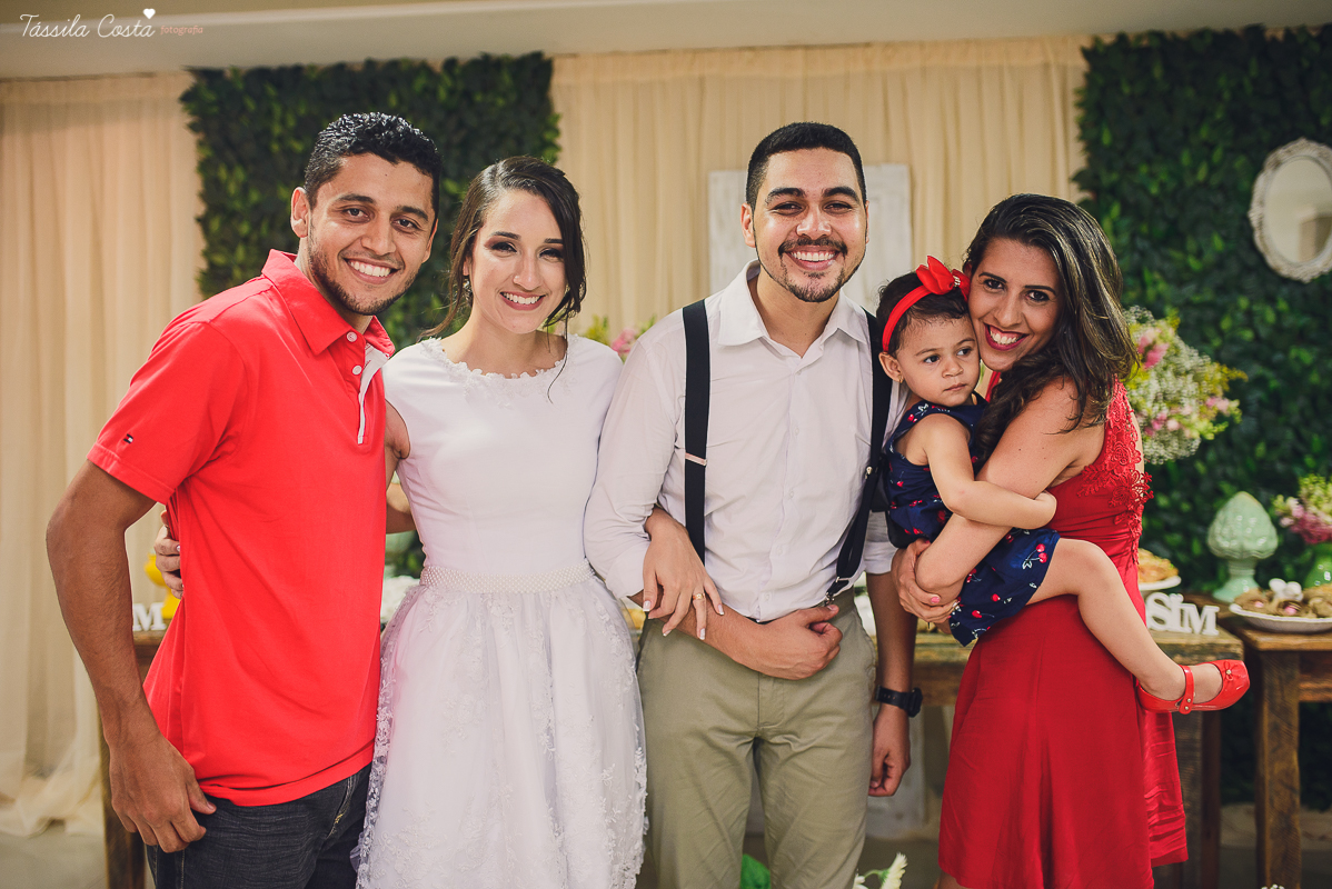 casamento em cobilândia, no cerimonial Aconchego, festa de dia, casamento de dia, decoração linda do casamento, noiva de vestido curto, maquiagem e cabelo da noiva Larrissa Rodrigues