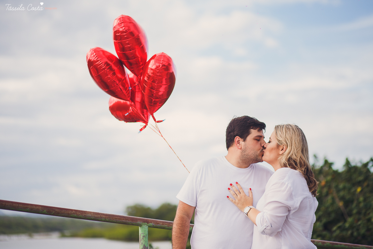 pré casamento de um casal fofo, feito na Barra do Jucu, onde o casal se conheceu. Looks lindos para o ensaio pré casamento na praia