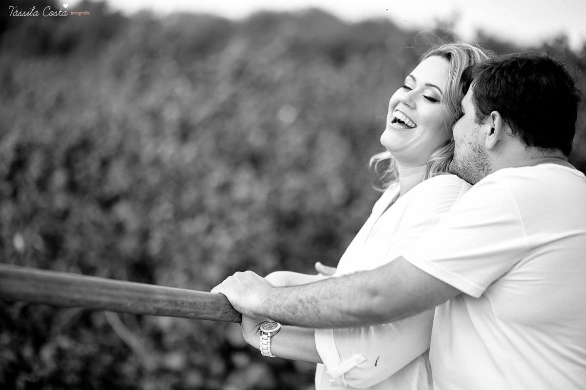 pré casamento de um casal fofo, feito na Barra do Jucu, onde o casal se conheceu. Looks lindos para o ensaio pré casamento na praia