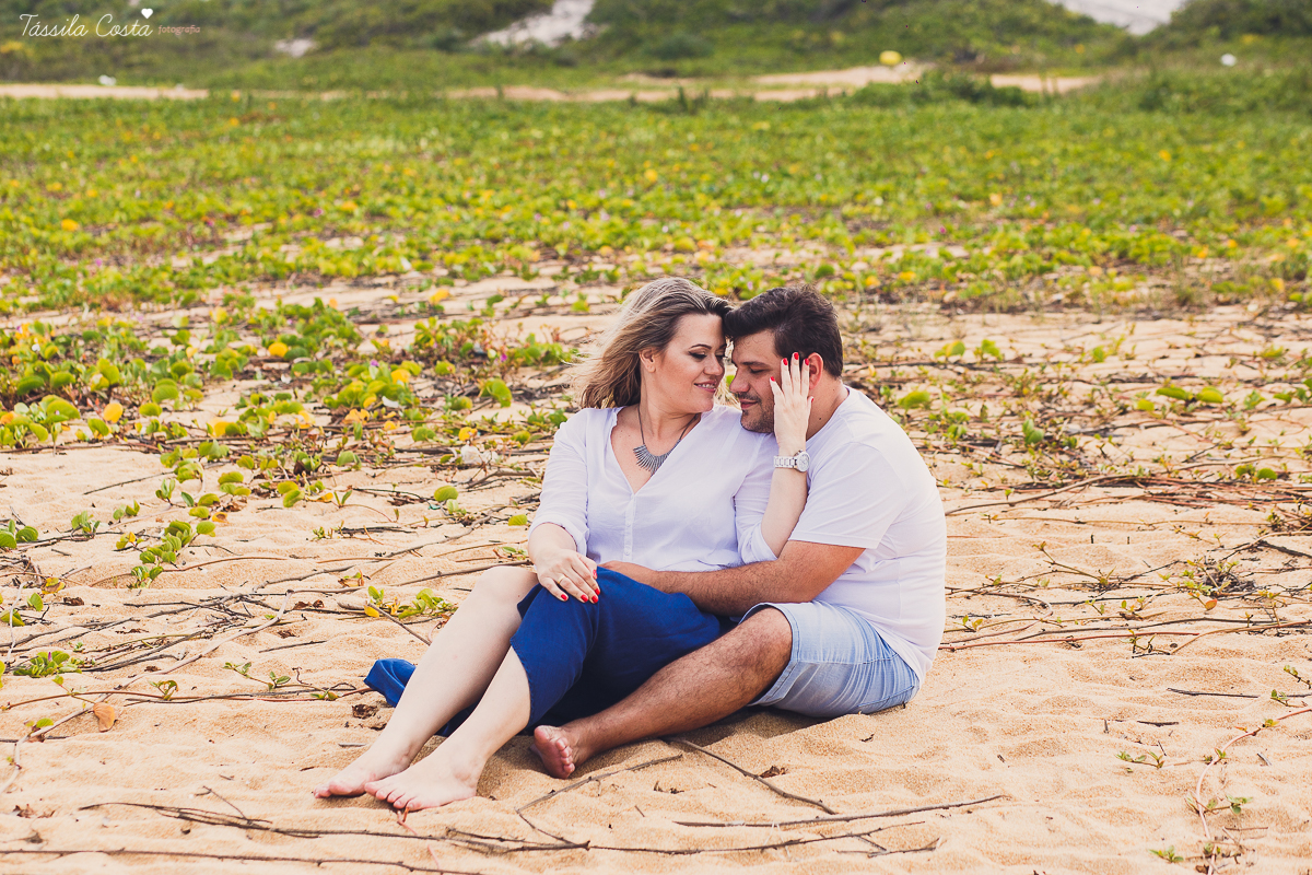 pré casamento de um casal fofo, feito na Barra do Jucu, onde o casal se conheceu. Looks lindos para o ensaio pré casamento na praia