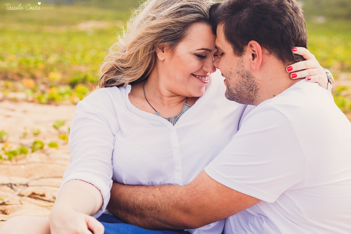 pré casamento de um casal fofo, feito na Barra do Jucu, onde o casal se conheceu. Looks lindos para o ensaio pré casamento na praia