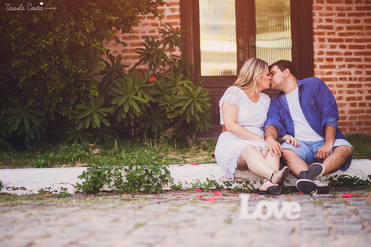 pré casamento de um casal fofo, feito na Barra do Jucu, onde o casal se conheceu. Looks lindos para o ensaio pré casamento na praia