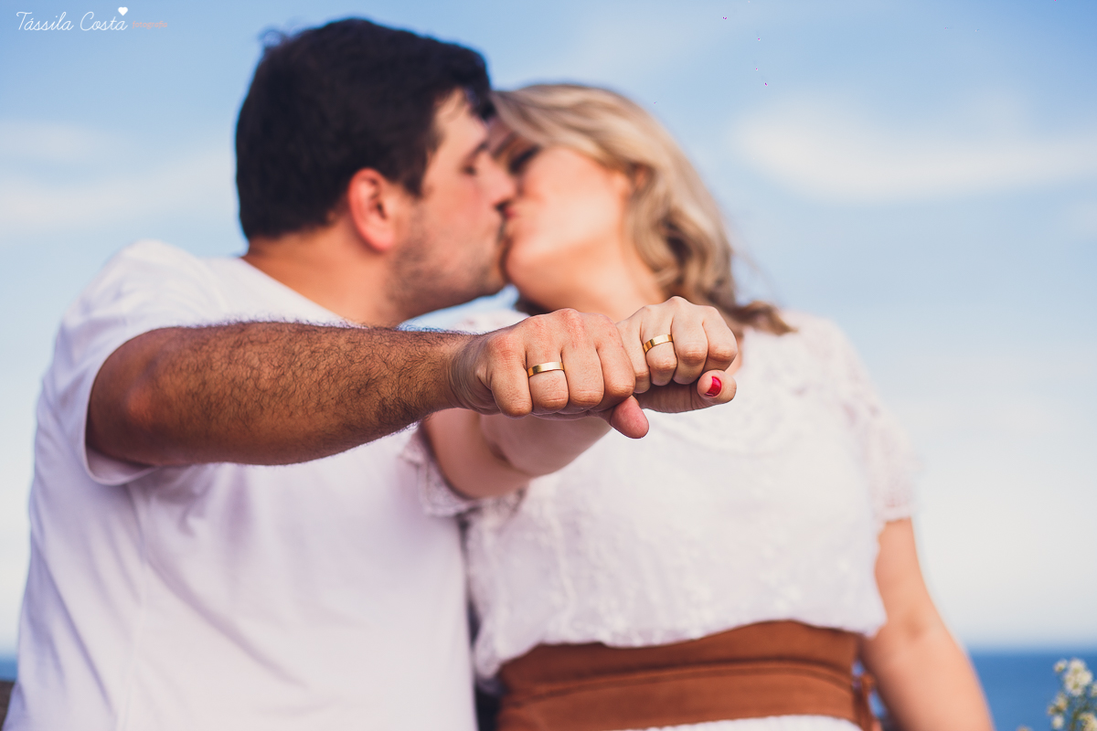 pré casamento de um casal fofo, feito na Barra do Jucu, onde o casal se conheceu. Looks lindos para o ensaio pré casamento na praia