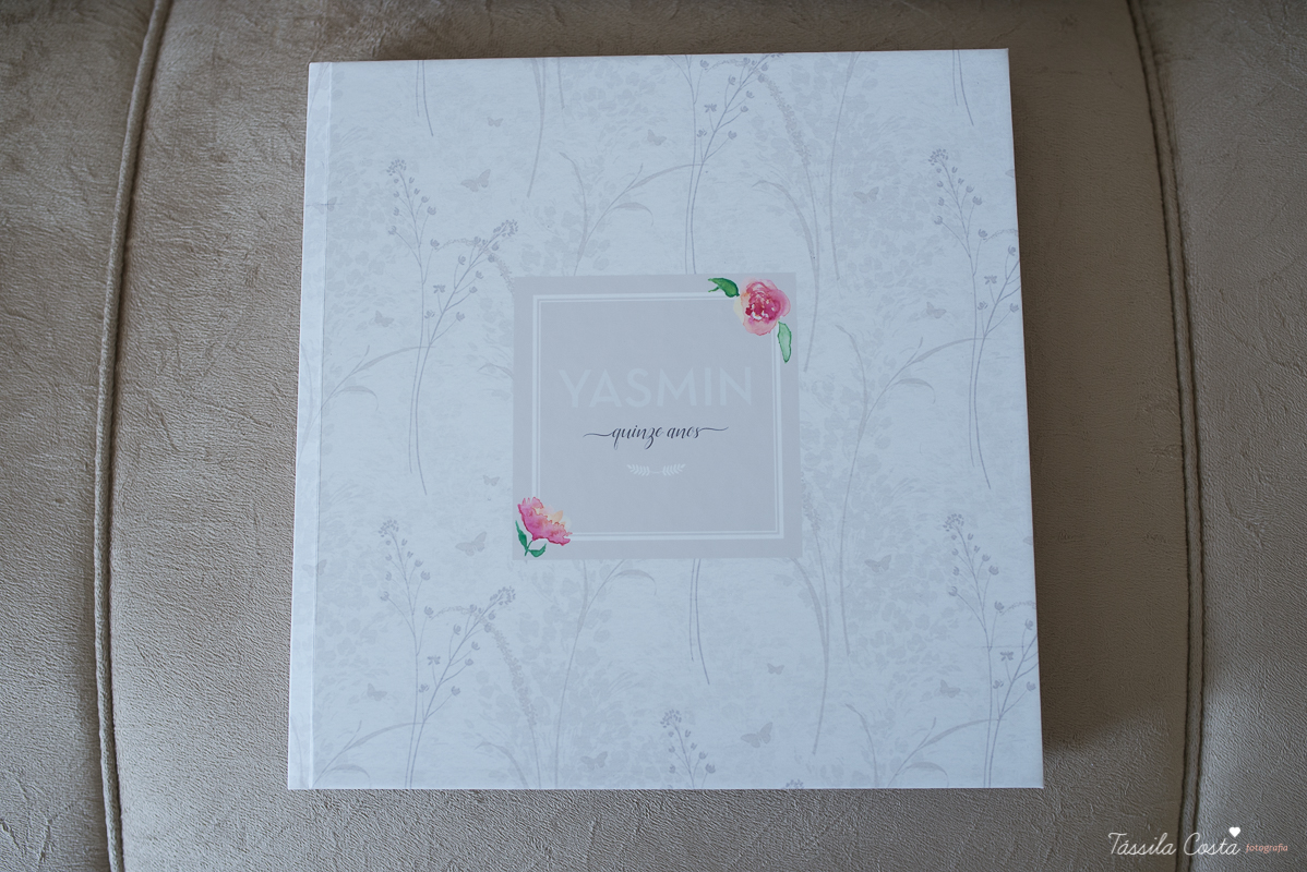 álbum de fotografia de 15 anos da Yasmin, lâminas de álbum maleáveis, álbum resistente, 30x30, tássila costa fotografia, fotos de recordação