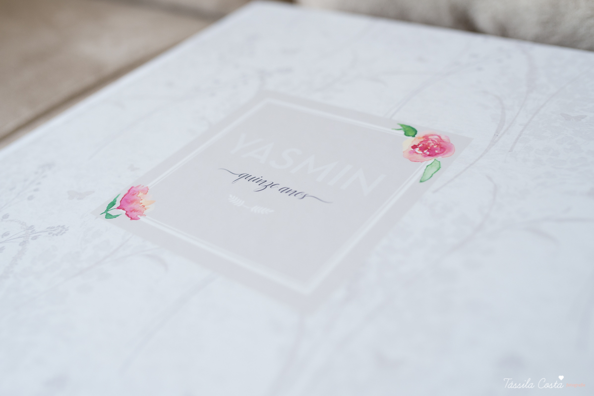 álbum de fotografia de 15 anos da Yasmin, lâminas de álbum maleáveis, álbum resistente, 30x30, tássila costa fotografia, fotos de recordação