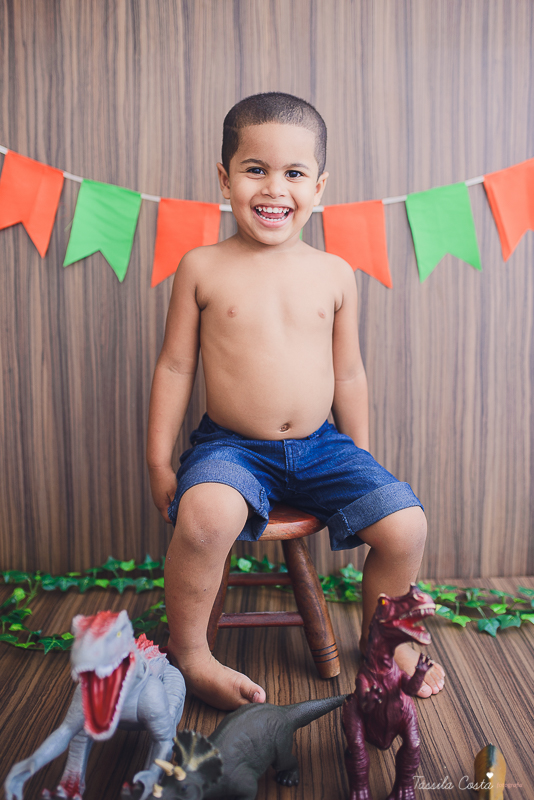 tássilafoto#fotosdeestudio, 03anos, dinossauro, ensaio03anos, fotosemestudio, estúdiotássilacosta, vilavelha, vilavelhaes