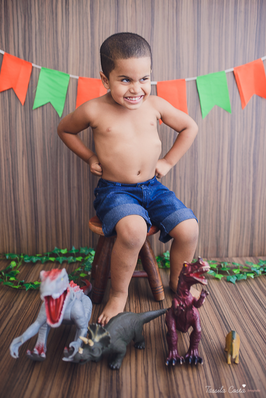 tássilafoto#fotosdeestudio, 03anos, dinossauro, ensaio03anos, fotosemestudio, estúdiotássilacosta, vilavelha, vilavelhaes