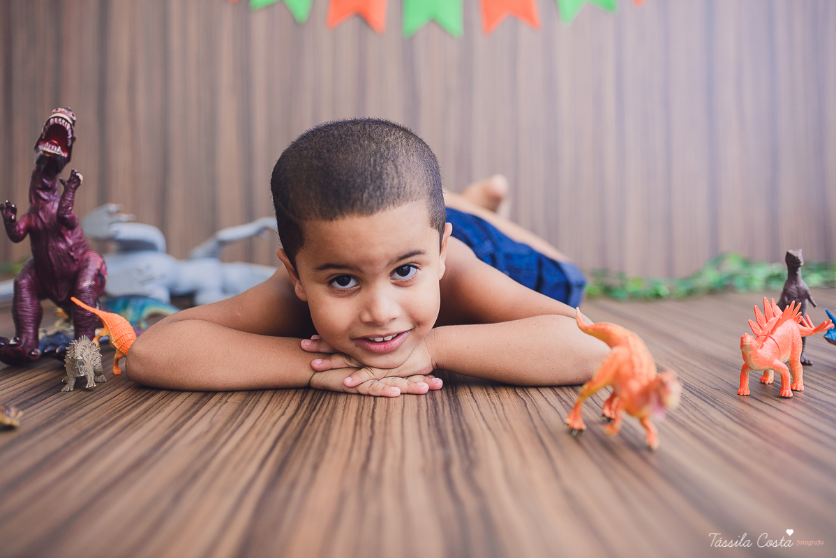 tássilafoto#fotosdeestudio, 03anos, dinossauro, ensaio03anos, fotosemestudio, estúdiotássilacosta, vilavelha, vilavelhaes