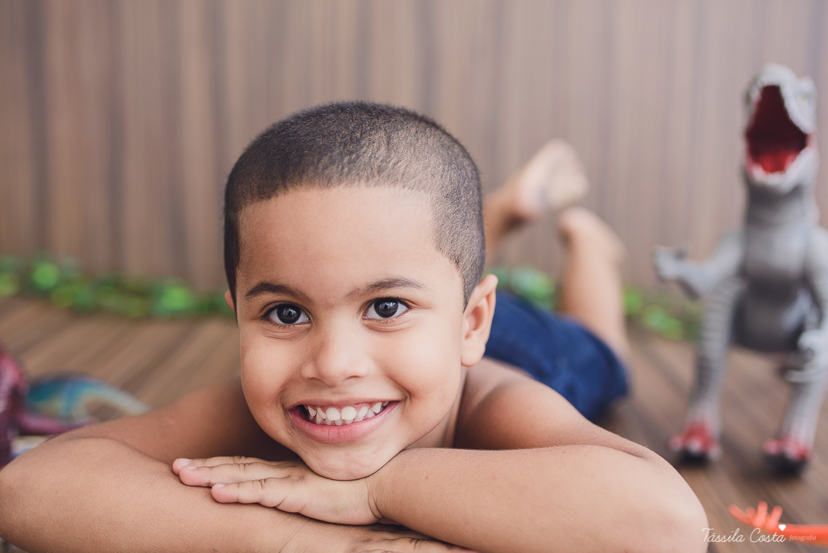 tássilafoto#fotosdeestudio, 03anos, dinossauro, ensaio03anos, fotosemestudio, estúdiotássilacosta, vilavelha, vilavelhaes