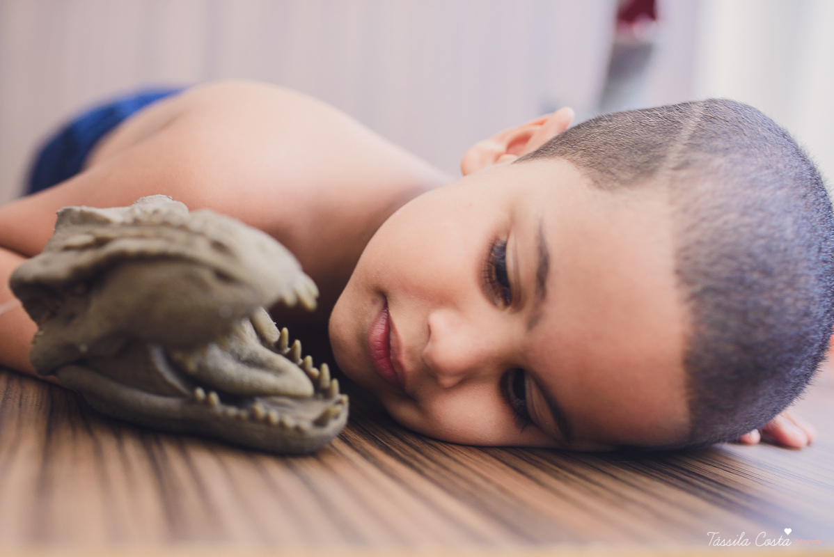 tássilafoto#fotosdeestudio, 03anos, dinossauro, ensaio03anos, fotosemestudio, estúdiotássilacosta, vilavelha, vilavelhaes