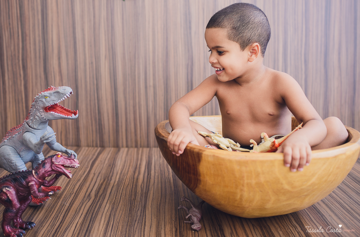 tássilafoto#fotosdeestudio, 03anos, dinossauro, ensaio03anos, fotosemestudio, estúdiotássilacosta, vilavelha, vilavelhaes