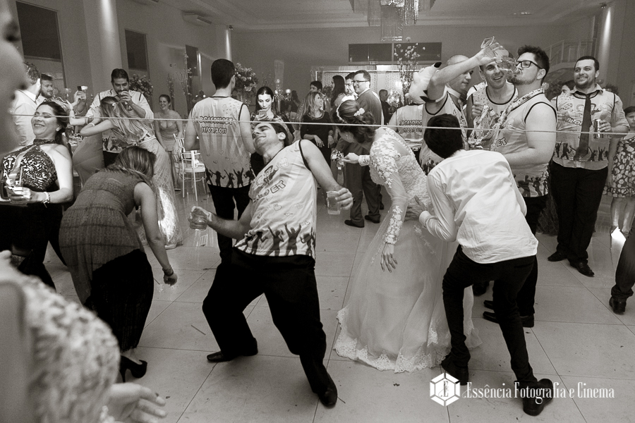 a-dança-da-cordinha-no-casamento