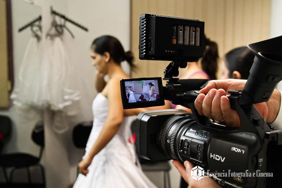 gravando-a-noiva-colocando-o-vestido