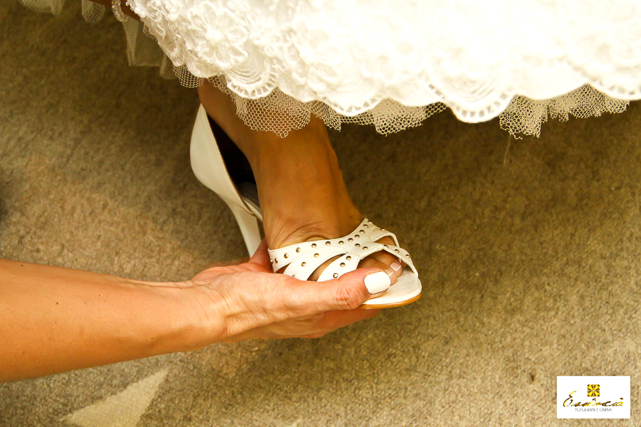 noiva-colocando-o-sapato