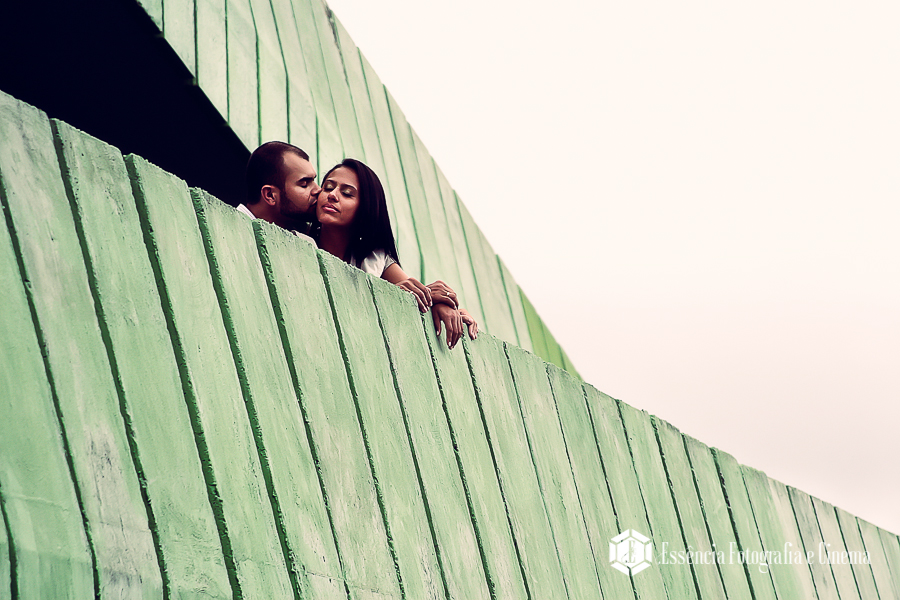 romantismo-em-passarela-para-pedestres